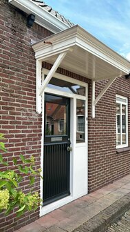 Houten Deurluifel Maastricht met draagarmen