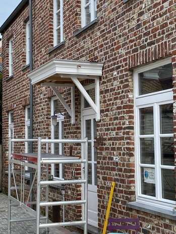 Houten Deurluifel Maastricht met draagarmen