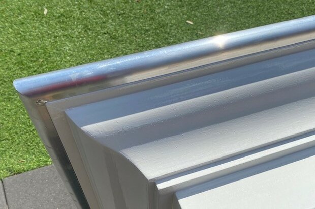 Houten Deurluifel Maastricht met draagarmen