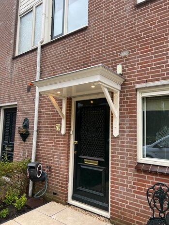 Houten Deurluifel Maastricht met draagarmen