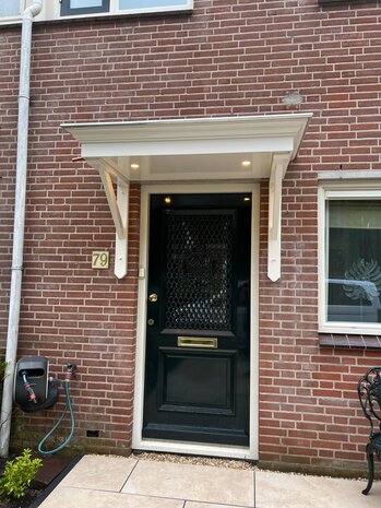 Houten Deurluifel Maastricht met draagarmen